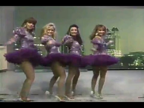 Penélope Menchaca con las Nenas en Mira que bonito