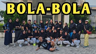 Download lagu BOLA - BOLA | TIKTOK VIRAL | SENAM KREASI | CHOREO ZIN HENDRIK mp3