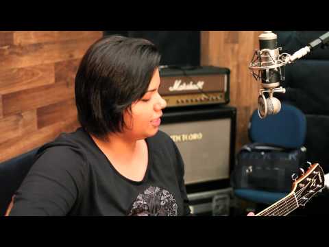 Julie Matos canta Set Fire To The Rain (Adele)