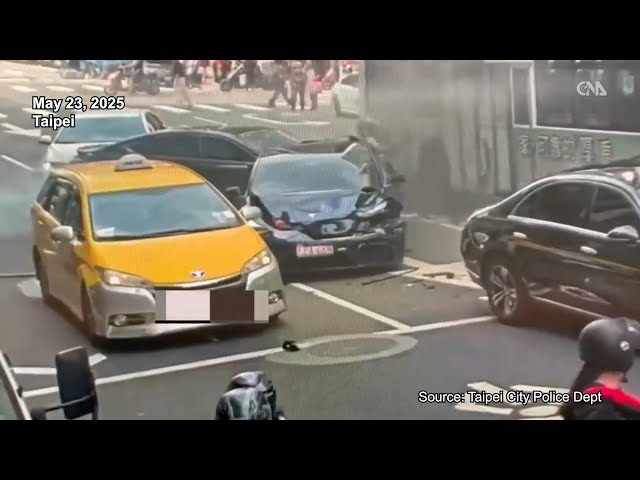 Unlicensed driver, 7 others injured in downtown Taipei car crash
