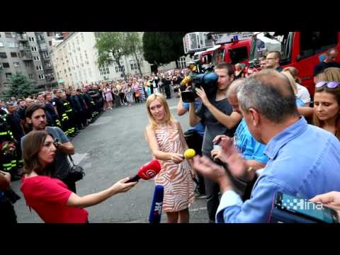 Zagrebačke vatrogasce koji su gasili požar u Splitu i okolici pljeskom dočekali Bandić i Zagrepčani