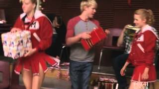 Glee - Santa Claus is Coming to Town