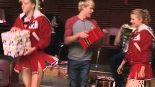 Glee - Santa Claus is Coming to Town