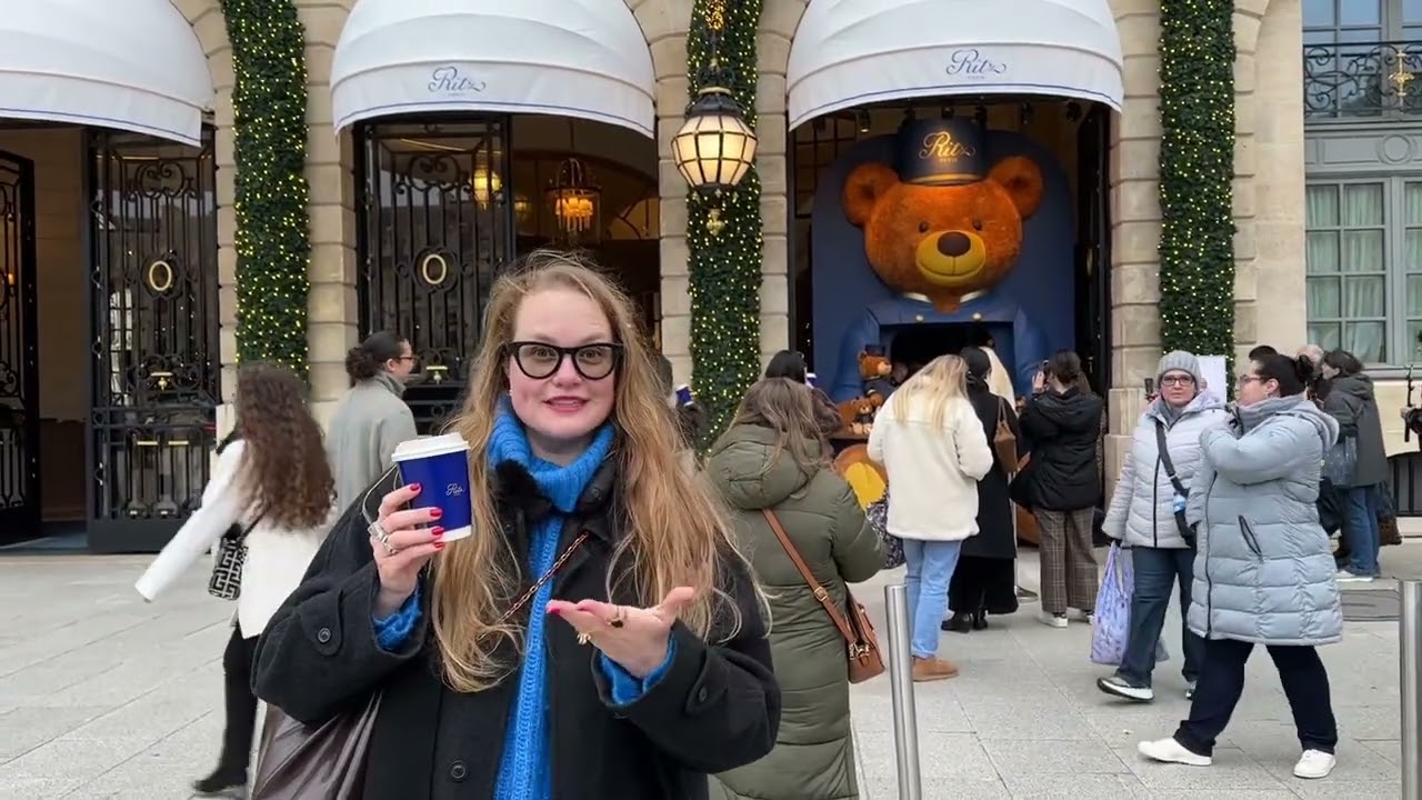 🎄 A giant Ritz Teddy B(e)ar on Place Vendôme!
