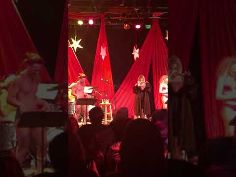 The Skivvies and Jenny Lee Stern - Jingle Bells Barbra