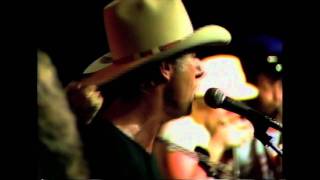 Jerry Jeff Walker and friends performing Hill Country Rain