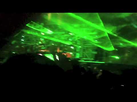 Parachute - Toneshifterz Feat. Chris Madin Defqon 1 Q-Dance Australia 2013 Sydney HQ