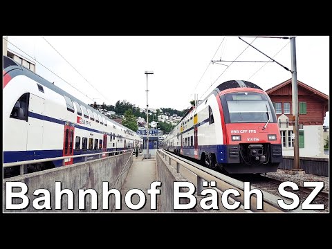 Swiss double-decker trains / Zugsichtungen beim kleinen Bahnhof Bäch SZ, Kanton Schwyz, Schweiz 2021