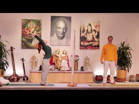 Yoga, 4 Arten die Beine zu dehnen mit Ananta - Yoga Vidya Ashram Live - 9:15 Uhr 25.01.2022