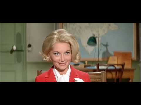 Le Gendarme se marie (1968) - Madame la Colonel