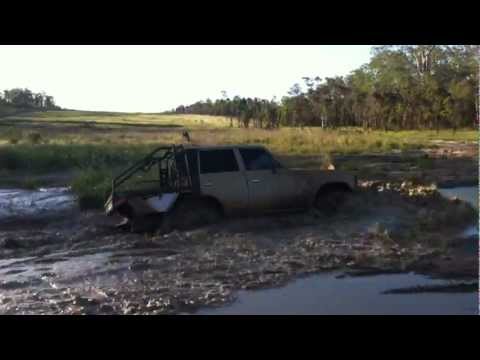 V8 land cruiser mud run