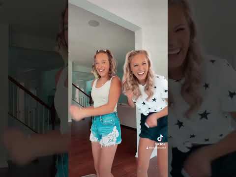 KAYLA AND KALLI DANCING WITH BIRDS 🦜🦜 #shorts