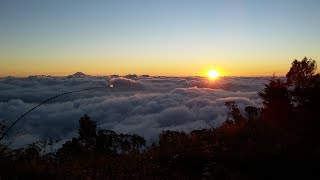 Download lagu Berburu Sunset dan Sunrise di Gunung Prau mp3