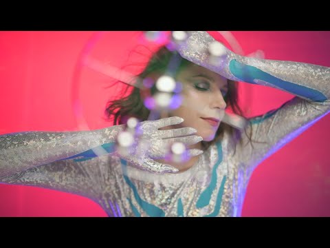 ZUZANA SMATANOVÁ - Gravitácia [OFFICIAL]