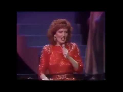 Maureen McGovern "They All Laughed" with Johnny Green