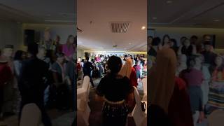 Download lagu Vlog: Our Office Crew Is Here, Let’s Take a Group Photo mp3