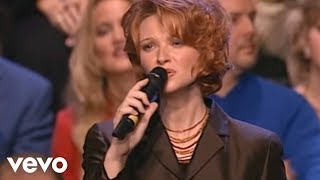 Charlotte Ritchie, Kim Hopper, Ladye Love Smith - Go Rest High On That Mountain [Live]