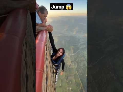 Fearless jump from hot air balloon 😱 #trending #hotairballoon #viral #sky #skydiving