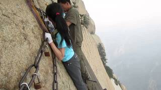 preview picture of video '华山 Hua Shan - Huashan Mountain and Plank Walk 2013'