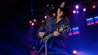 Trace Adkins &quot;Jesus and Jones&quot; - Live @ The Paramount