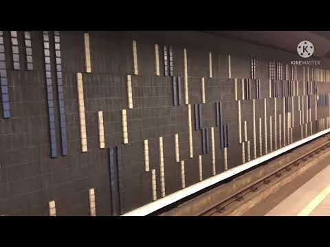 Metro’s op Rotterdam Blaak April 2022