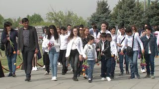Կալկաթայի հայոց մարդասիրական ճեմարանի սովորողների այցը Ծիծեռնակաբերդի հուշահամալիր