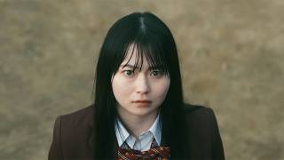 山田杏奈、積み上がっていく“巨大人間ピラミッド”に唖然…　ピエール瀧はご満悦　映画「NEW GROUP」本編映像