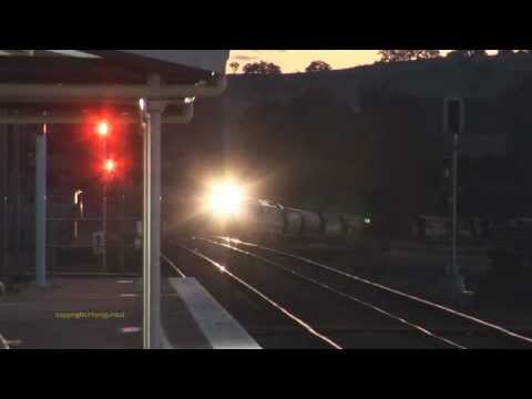8145 & 8178 at Gunning [dusk].wmv
