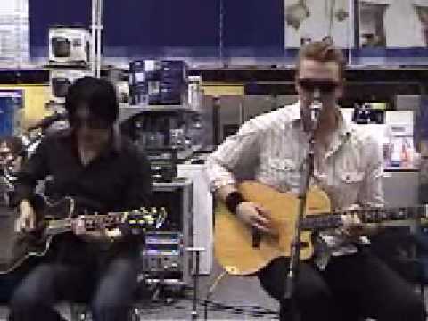 Queens of the Stone Age Live Acoustic Into The Hollow OK