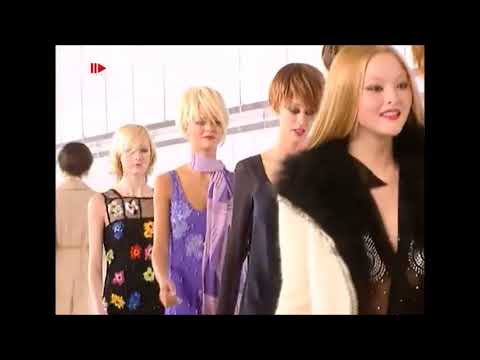 CHANEL autumn winter 2000-01 fashion show