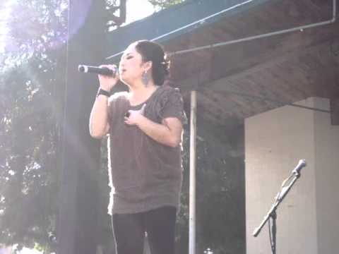 Pagnia Xiong (Live Performance) - Txoj Phuam Txoom Suab