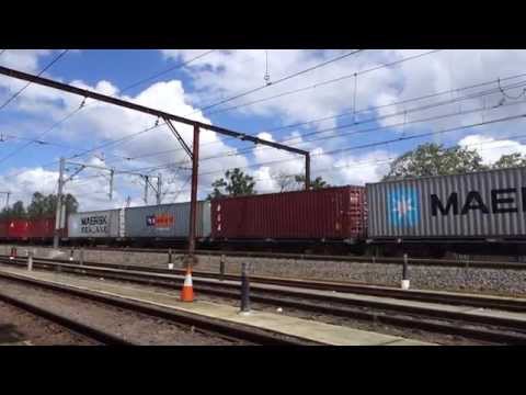 CM3301 leads three GL's with 1493 container train - 16/11/15