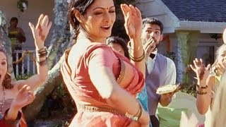 Navrai Majhi Lyrics - English Vinglish