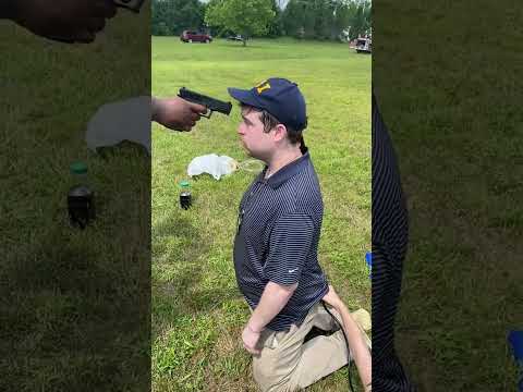 DETRÁS DE LA ESCENA EFECTOS ESPECIALES DISPARO EN LA CABEZA 🤯 #shorts #specialeffects #headshot