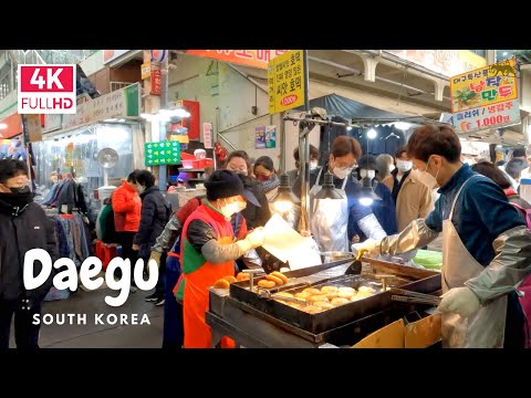 Tour de comida de rua coreana no mercado de Seomun - o maior mercado tradicional de Daegu, Coreia |