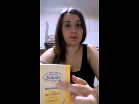 Il fumo e pigmentary nota su una faccia Quello che la crema salva da lentiggini