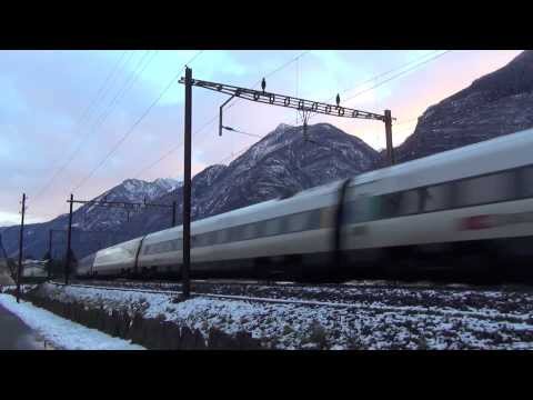 Incrocio - Locomotiva FFS Re 4/4'' con IR & FFS InterCity - Neigezug ICN RABDe 500 a Osogna