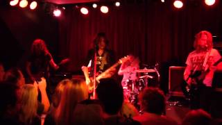 Tyler Bryant &amp; The Shakedown - Love Like Thing (live)