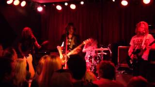 Tyler Bryant &amp; The Shakedown - Love Like Thing (live)