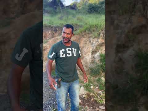 Baiano breaks all the blocks of the construction site #braziliancomedy #bricklayer #construction