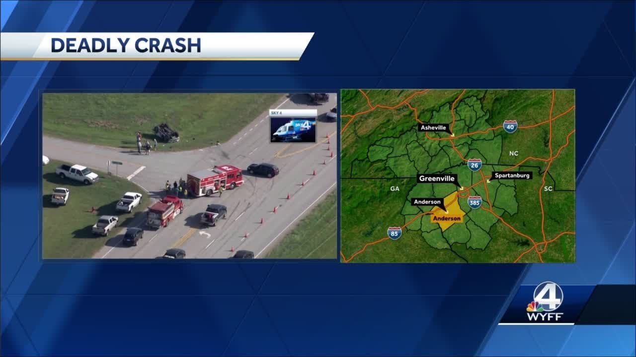 Head-on crash with 18-wheeler leaves driver dead in South Carolina, troopers say