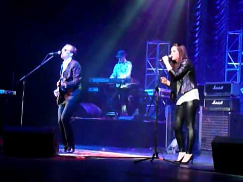 Joe Bonamassa and Sandi Thom Hammersmith Apollo 21.10.11 Bird on a Wire