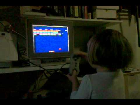 Green plays Arkanoid