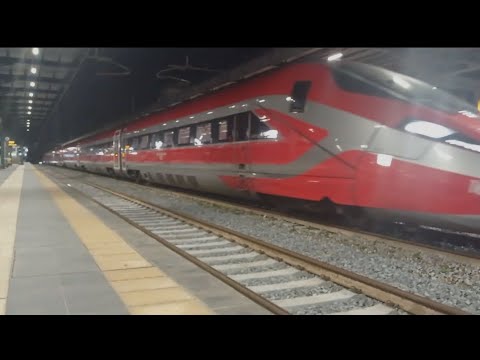 transito lento di un Frecciarossa 1000 a Battipaglia