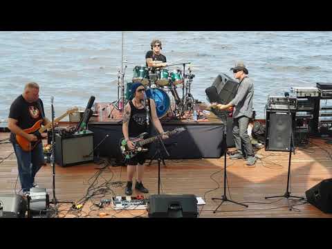 Bar Stars "Thats Alright" at Rock'n Riverwalk