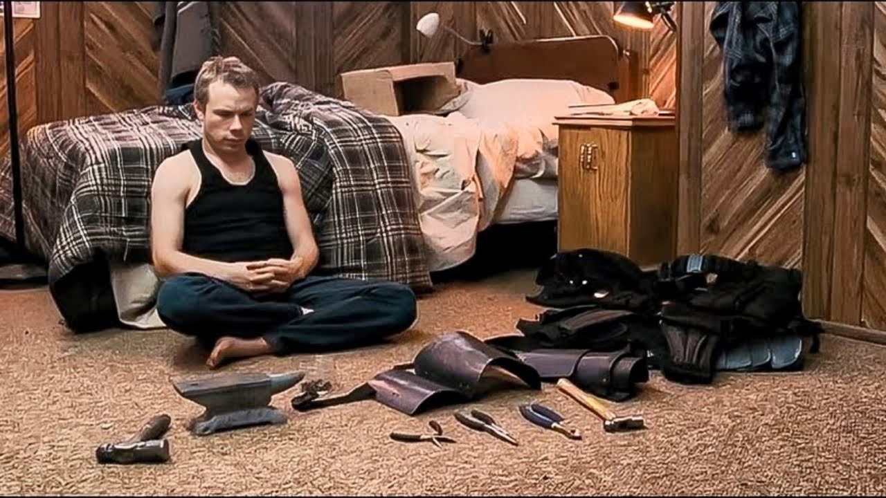 Garoto Indefeso Constrói Traje Militar Com Dinheiro Do Bolso e Se Torna Um Assassino Mortal