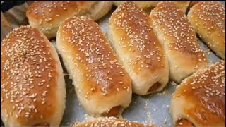 בקלי קלות- לחמניות נקניקיות וקטשופ (ליהי קרויץ - מטבח בקלי קלות) - התמונה מוצגת ישירות מתוך אתר האינטרנט יוטיוב. זכויות היוצרים בתמונה שייכות ליוצרה. קישור קרדיט למקור התוכן נמצא בתוך דף הסרטון