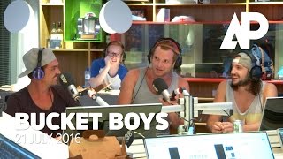 The Bucket Boys naakt naar Tomorrowland | De Avondploeg