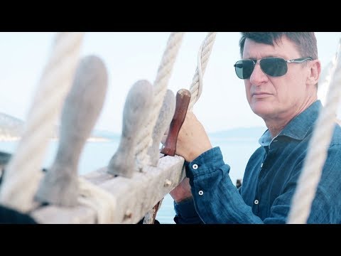 Plovim - Tomislav Bralić i klapa Intrade (OFFICIAL VIDEO)