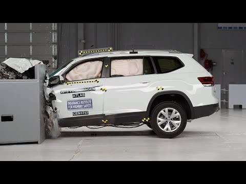 2018 Volkswagen Atlas driver-side small overlap IIHS crash test